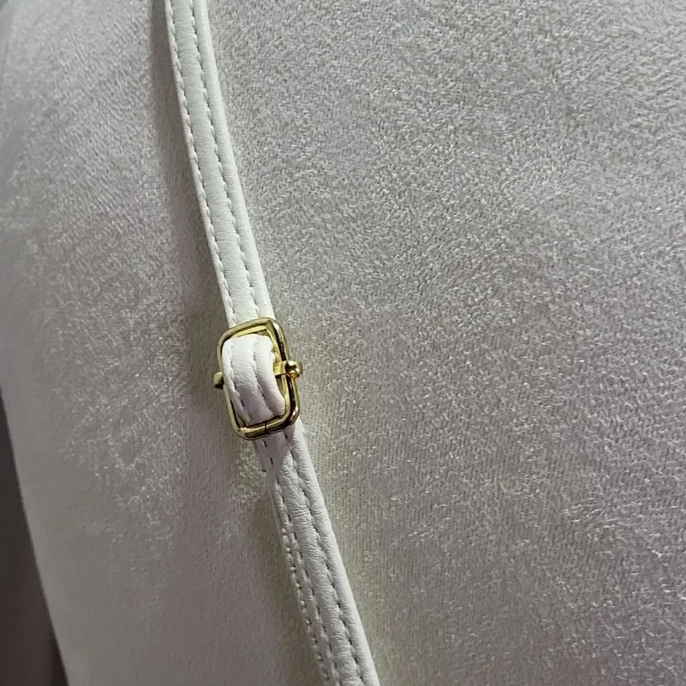 Women's Small White Floral Adjustable Crossbody Bag 8in(H)x 7in(L)x 0.5in (W) 🐈 - Picture 4 of 7